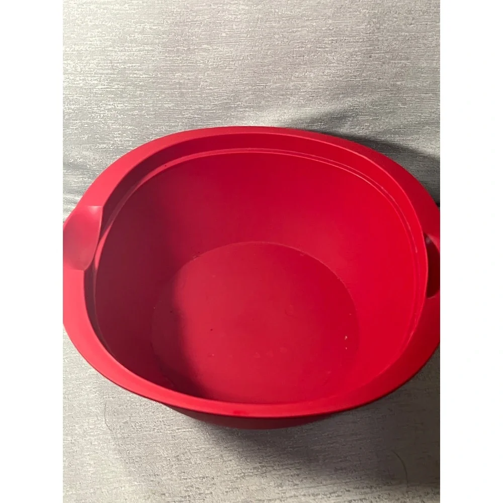 Tupperware Red Serving Bowl with White Floral Embossed Lid 7.5 Cups 1.8L 3186B-2